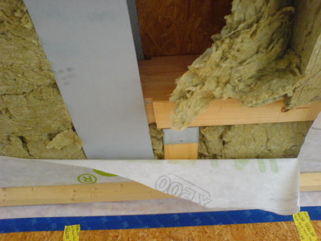 Wärmebrücke, Stahlträger ohne thermische Trennung