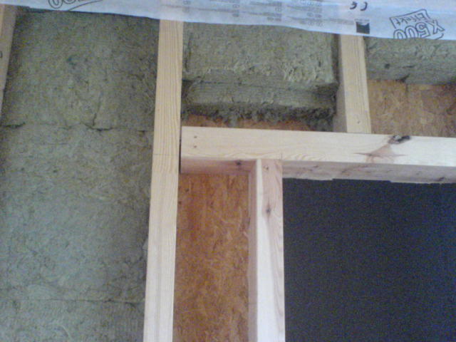 Fachwerkwand, fehlende kraftschlüssige Verbindung, sackende Dämmung, Baujahr 2009