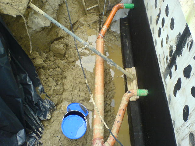 Stehendes Wasser in der Baugrube, Baujahr 2013